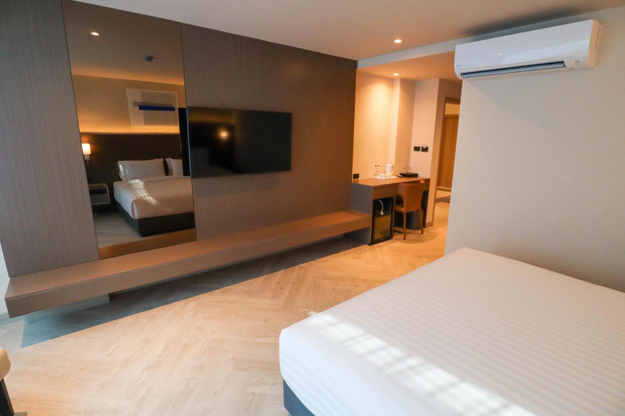 The One Cozy Living Hotel Pattaya Exterior photo